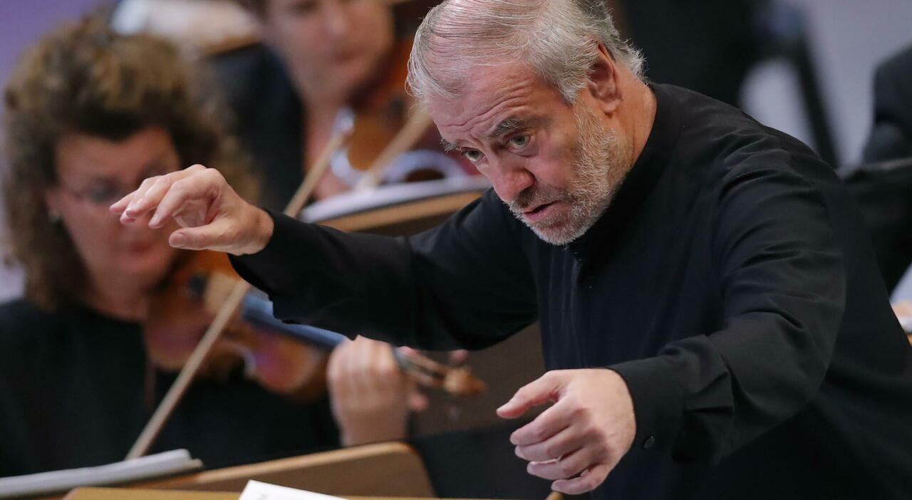valery gergiev annullato il concerto a caserta del direttore d orchestra russo era stato criticato per le sue posizioni vicine a putin