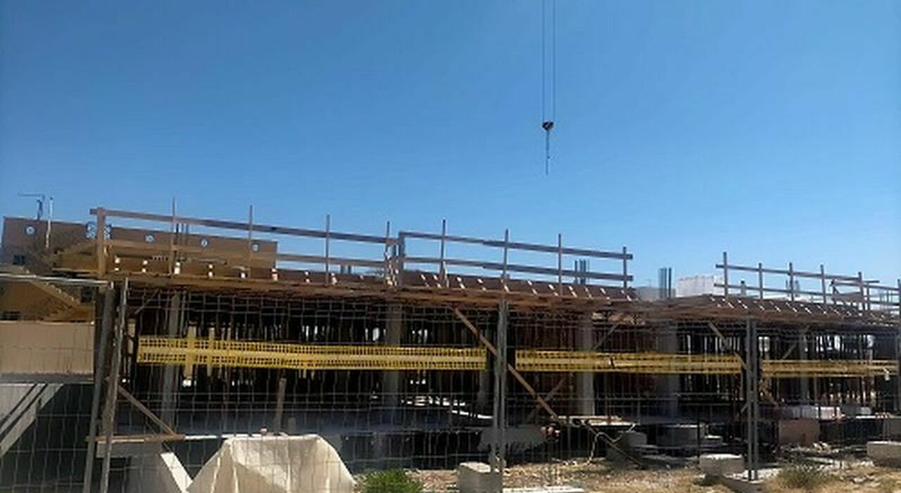 incidente sul lavoro a mesagne operaio precipita da un solaio 232 grave