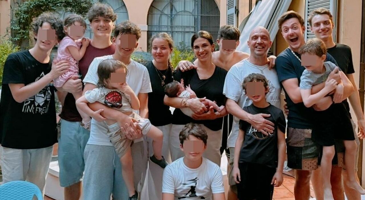 Gianluca Pascucci, 11 figli e due nipoti: «Precauzioni? Mai usate. Ora vogliamo un Gianluca Pascucci, 11 figli e due nipoti: «Precauzioni? Mai usate. Ora vogliamo un