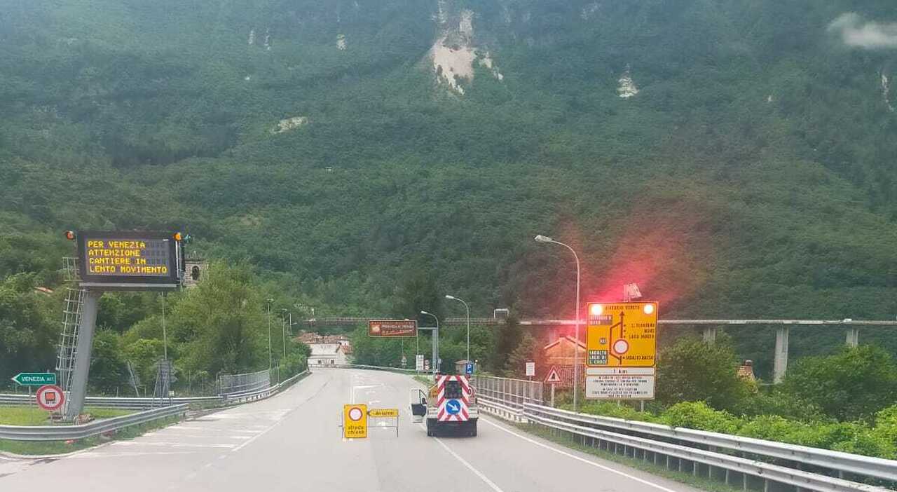 Maltempo, edifici scoperchiati a Pieve di Soligo, chiusa la statale Alemagna: è allerta meteo per temporali forti, grandinate e allagamenti Maltempo, edifici scoperchiati a Pieve di Soligo, chiusa la statale Alemagna: è allerta meteo per temporali forti, grandinate e allagamenti
