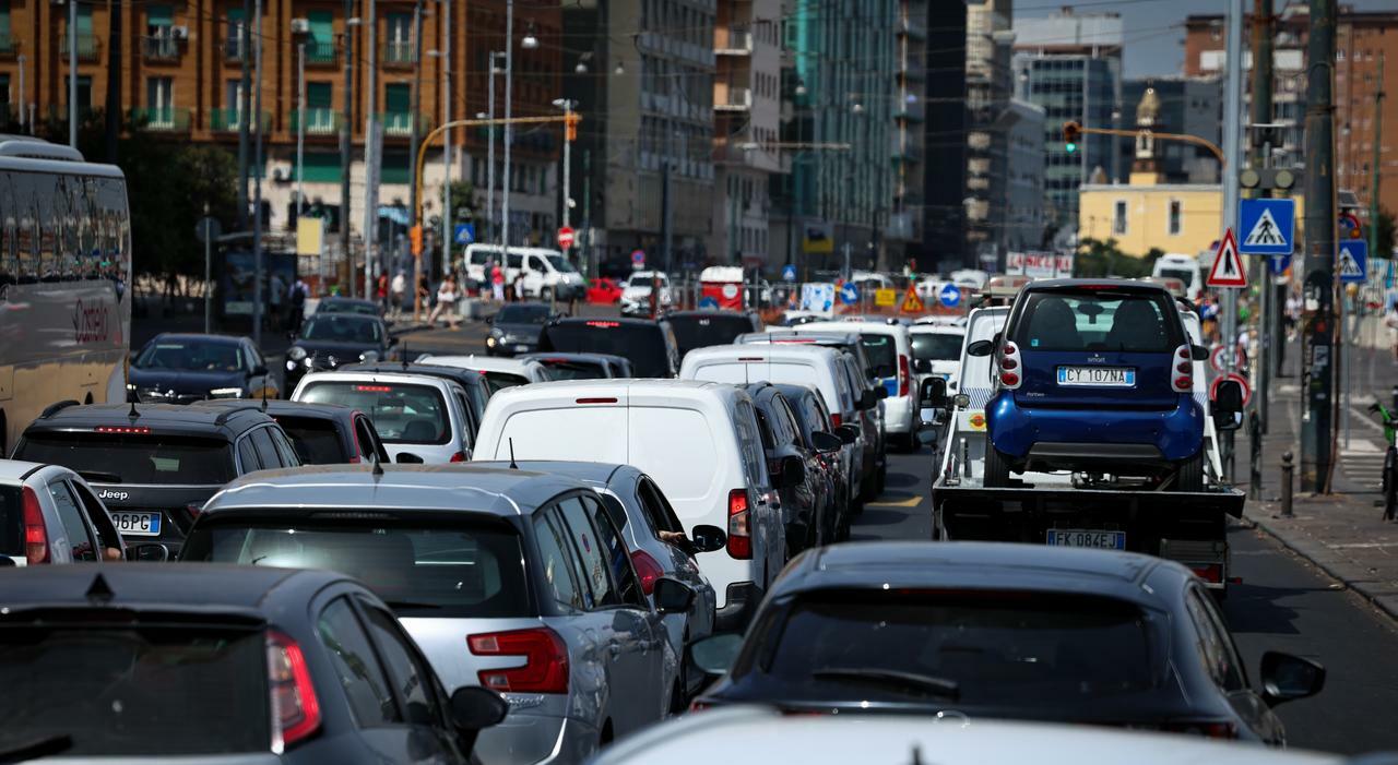 Cantieri a Napoli, è caos traffico: «Un?ora fermi in auto da Acton a Mergellina» Cantieri a Napoli, è caos traffico: «Un?ora fermi in auto da Acton a Mergellina»