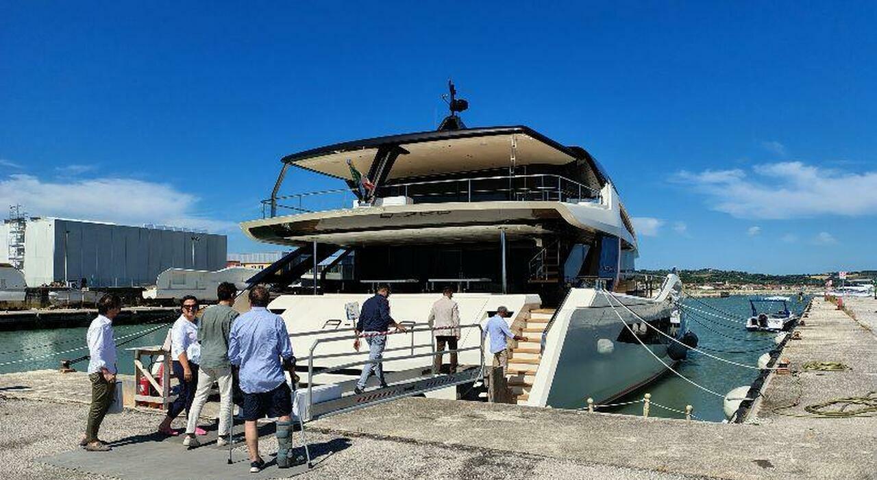 Yacht da 29 metri a energia solare: le spiagge galleggianti della Wider. Venduto il primo a 12 milioni Yacht da 29 metri a energia solare: le spiagge galleggianti della Wider. Venduto il primo a 12 milioni