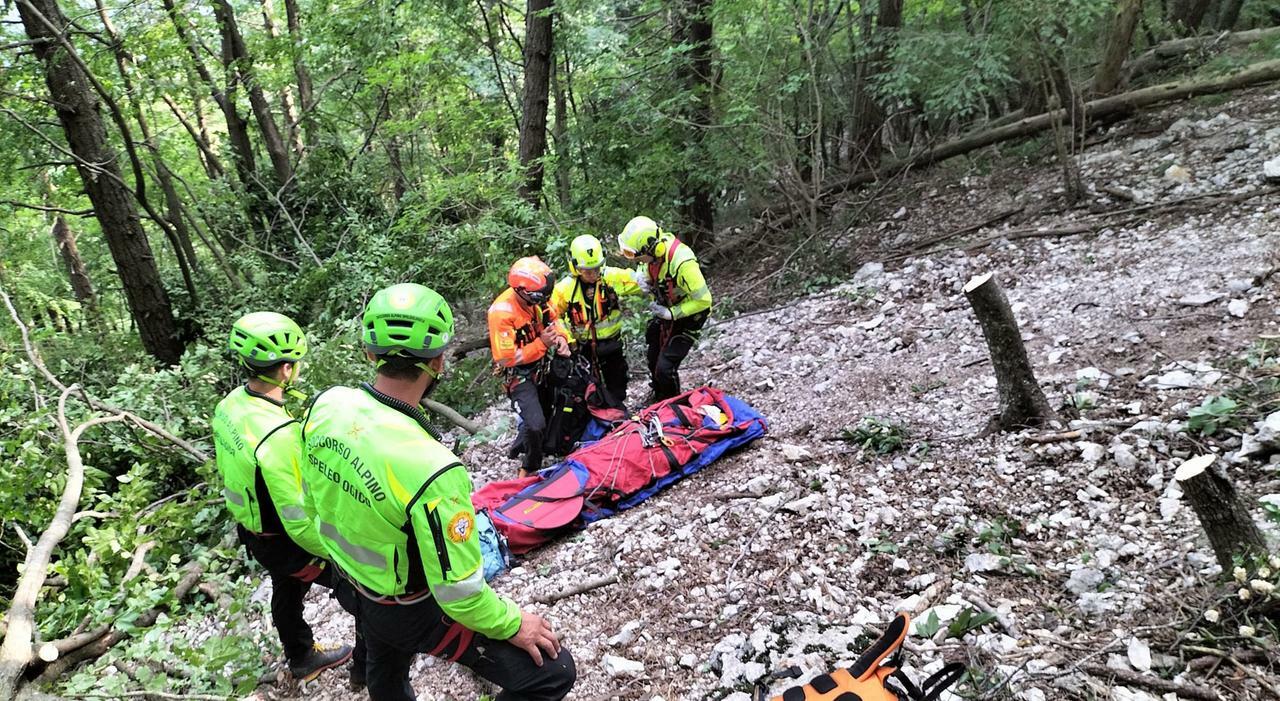 elena carlesso precipita nel grappa per oltre 100 metri ma riesce ad avvisare i genitori sarebbe morta senza i ripetitori