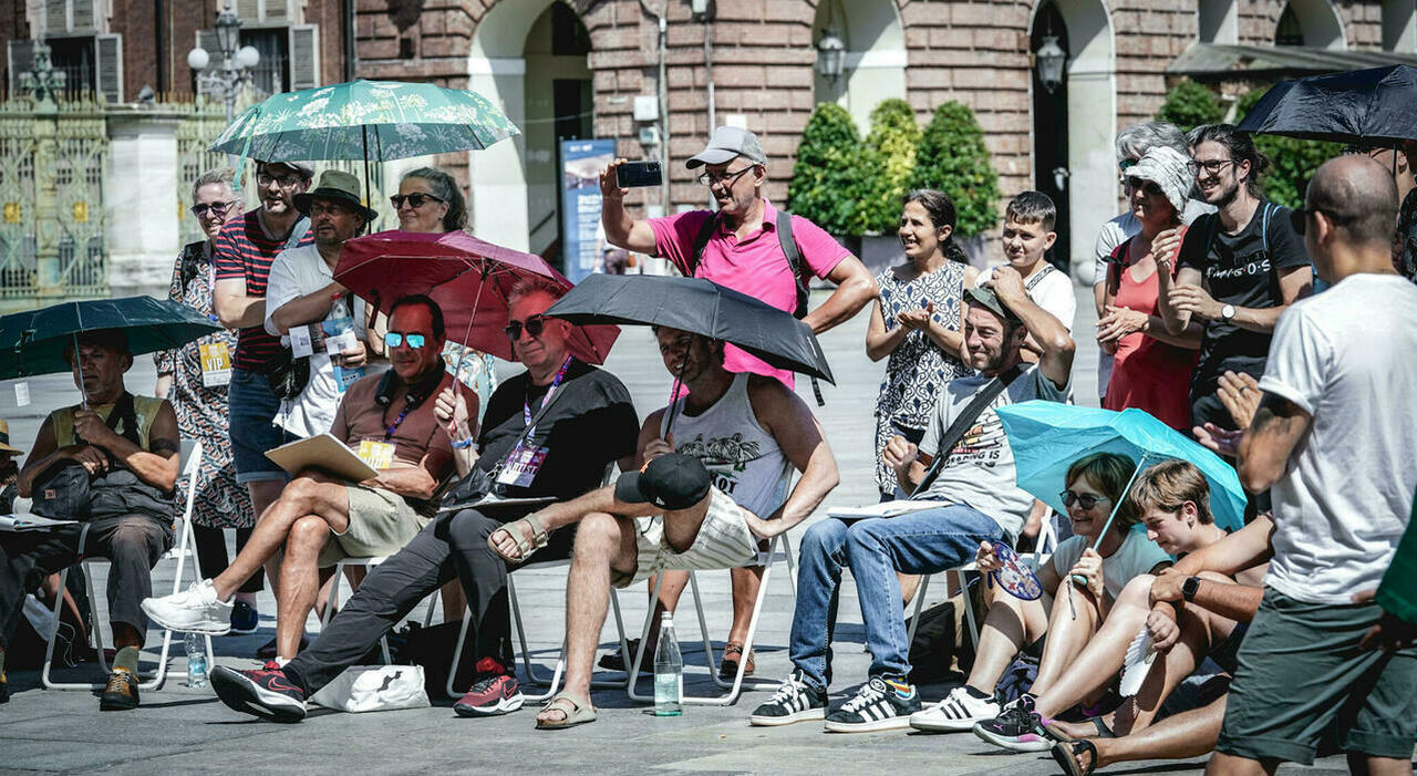 Meteo, ancora caldo estremo: «Temperature fino a 45 gradi». Le città da bollino rosso. Italia divisa in due: al Nord temporali e grandine Meteo, ancora caldo estremo: «Temperature fino a 45 gradi». Le città da bollino rosso. Italia divisa in due: al Nord temporali e grandine