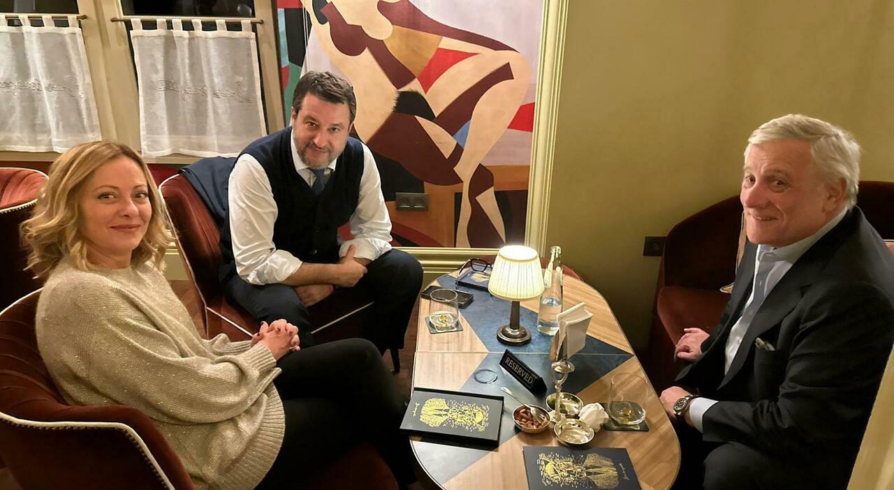 Regionali, veti e trattative: la cena dei vertici dei leader di centrodestra non scioglie i nodi. Fissato un altro incontro Regionali, veti e trattative: la cena dei vertici dei leader di centrodestra non scioglie i nodi. Fissato un altro incontro