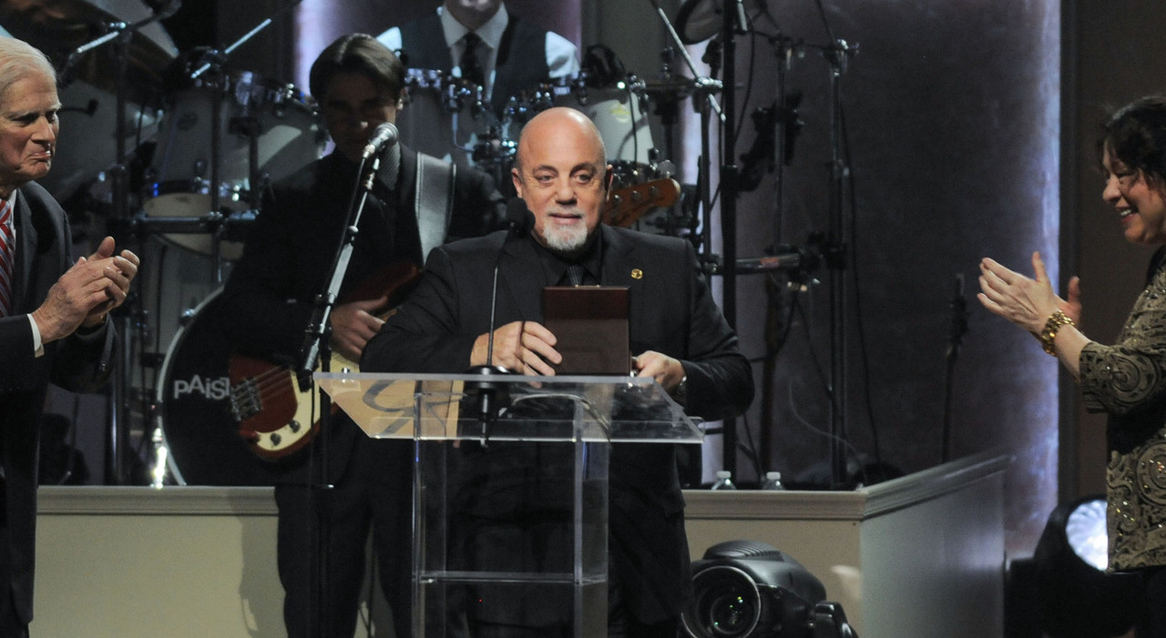 https://statics.cedscdn.it/photos/MED_HIGH/2025/07/22/8971054_22091734_billy_joel_come_sta.jpg