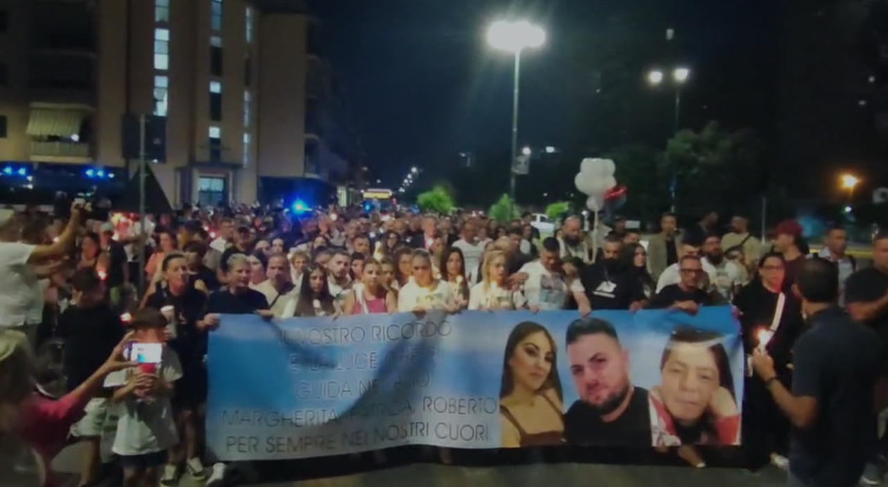 Crollo Vela Celeste, la fiaccolata a un anno dalla tragedia: anche di Bari e Manfredi al corteo Crollo Vela Celeste, la fiaccolata a un anno dalla tragedia: anche di Bari e Manfredi al corteo