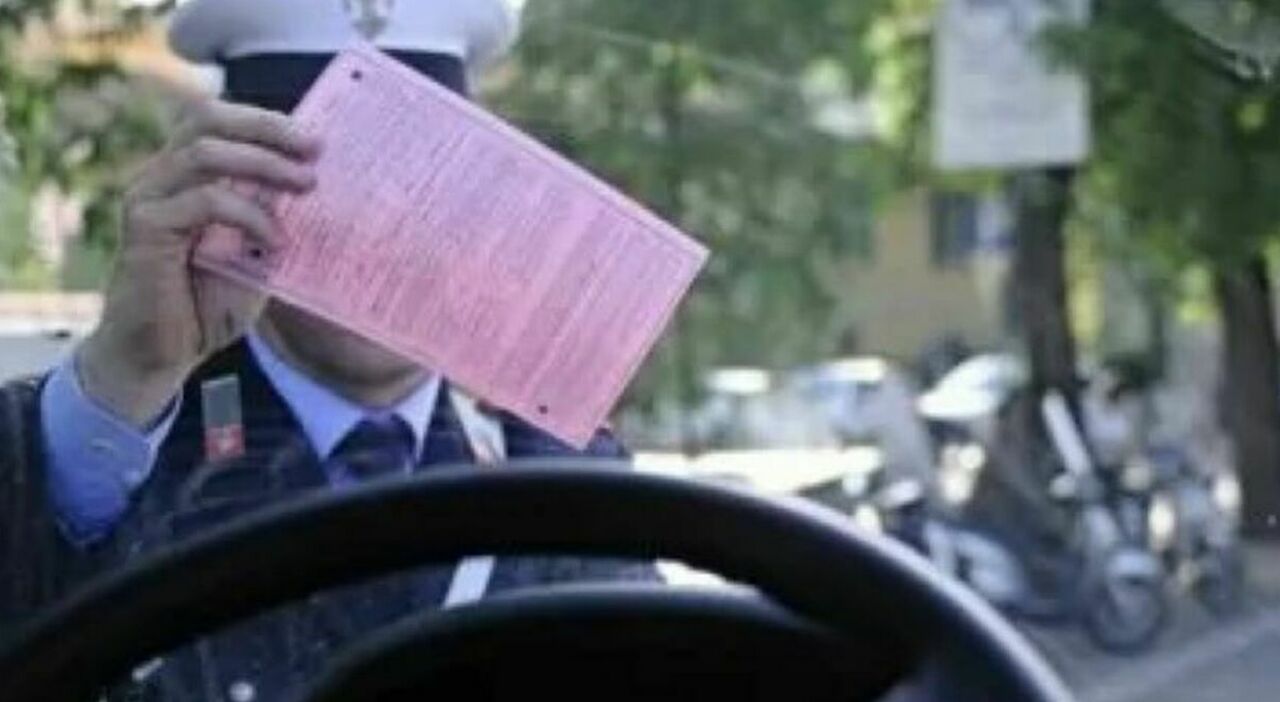 Lascia la macchina con i finestrini abbassati: multato. Ecco perchè e cosa dice il Codice della Strada