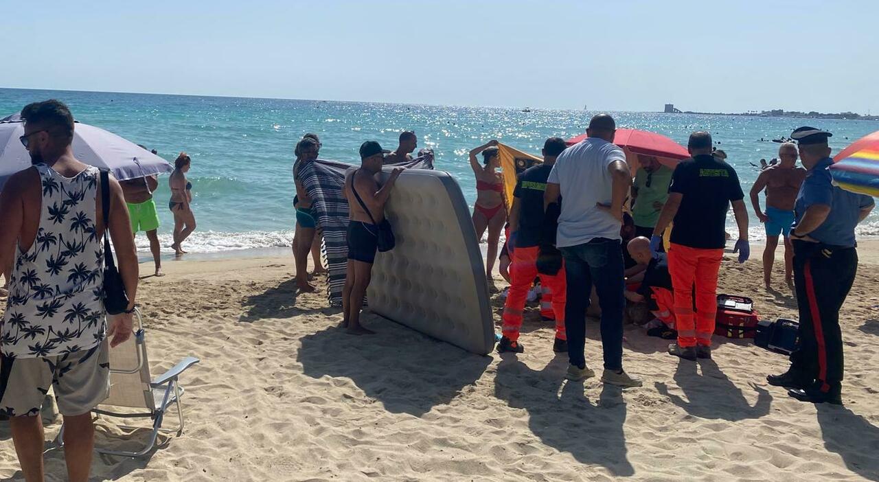 Muore un turista in spiaggia: nel Salento cinque bagnanti stroncati da un malore in 24 ore Muore un turista in spiaggia: nel Salento cinque bagnanti stroncati da un malore in 24 ore