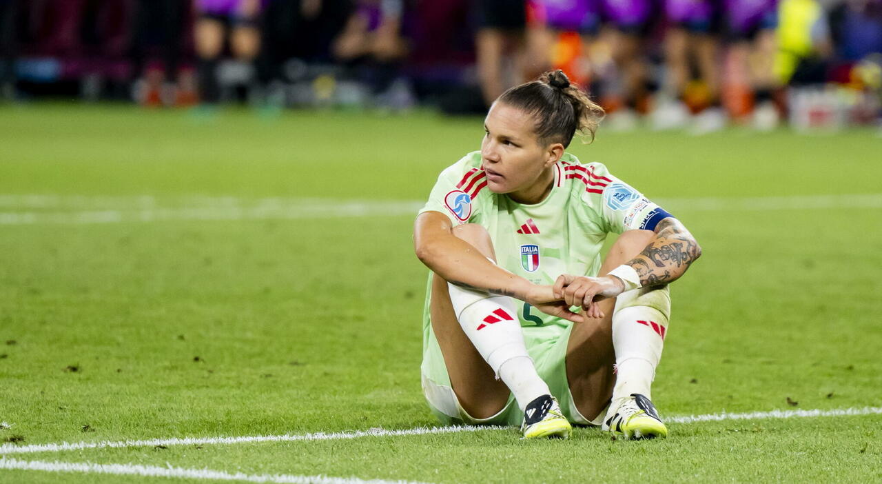 Italia Inghilterra 1 2, azzurre rimontate ed eliminate in semifinale. Gravina: «Solo applausi» Italia Inghilterra 1 2, azzurre rimontate ed eliminate in semifinale. Gravina: «Solo applausi»