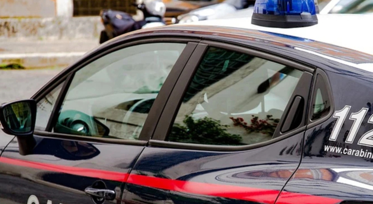 https://statics.cedscdn.it/photos/MED_HIGH/2025/07/23/8973123_23081011_tortura_sequestro_persona_estorsione_arresti_frosinone_oggi_23_7_2025.jpg