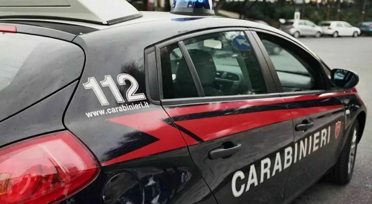 https://statics.cedscdn.it/photos/MED_HIGH/2025/07/24/8975295_24085936_calci_pugni_ex_compagna_madre_figlia_7_mesi_colpita_sedia_reggio_calabria_oggi_24_7_2025.jpg