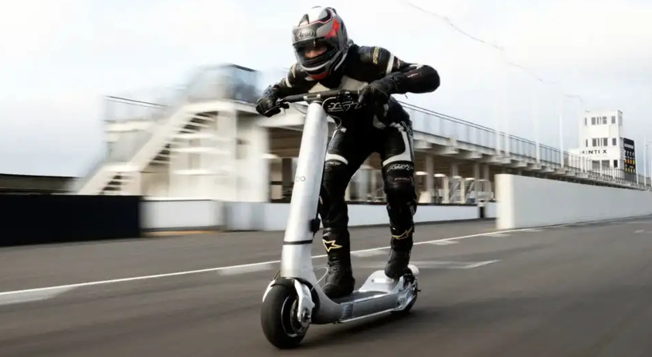 Bo Turbo, il monopattino elettrico che viaggia a 160 km/h