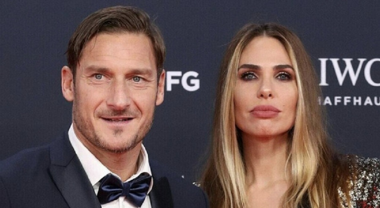 https://statics.cedscdn.it/photos/MED_HIGH/2025/07/25/8977368_25101218_8561020_27150628_totti_blasi.jpg