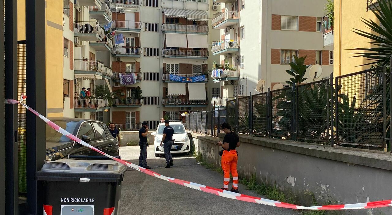 napoli incidente sul lavoro al rione alto crolla un impalcatura morti tre operai