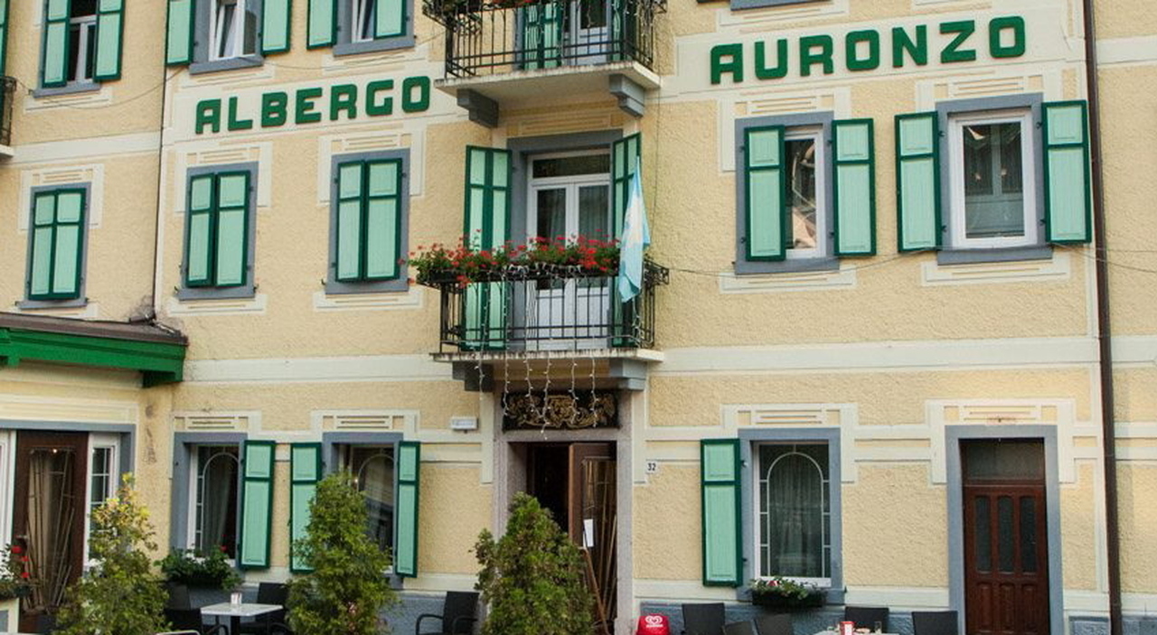 albergo auronzo crac di 45 milioni di euro 4 denunciati per il fallimento dell hotel storico ritiro della lazio