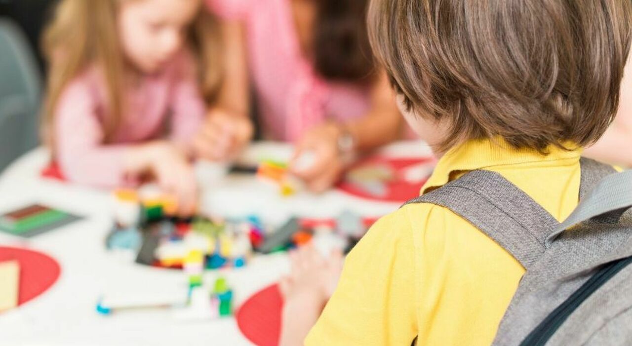 https://statics.cedscdn.it/photos/MED_HIGH/2025/07/25/8977523_25124726_mamma_aggredisce_maestre_scuola_di_infanzia_lite_gestione_figli_ferrara_oggi_25_7_2025.jpg