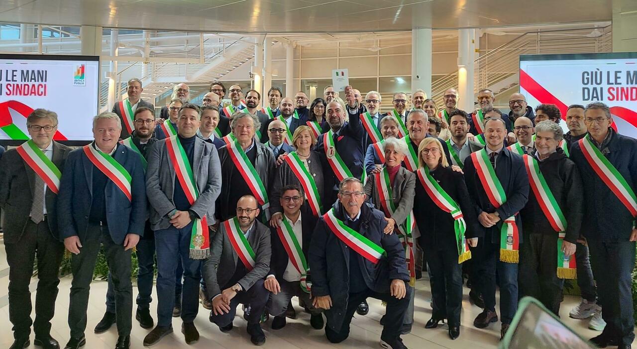 Regionali, è incostituzionale la legge pugliese "anti sindaci": sonora bocciatura da parte della Consulta Regionali, è incostituzionale la legge pugliese "anti sindaci": sonora bocciatura da parte della Consulta