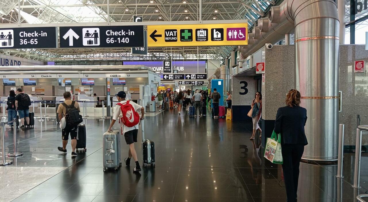 Liquidi nel bagaglio a mano in aereo, addio al 100 ml. Ecco in quali aeroporti sono già attivi gli scanner Liquidi nel bagaglio a mano in aereo, addio al 100 ml. Ecco in quali aeroporti sono già attivi gli scanner