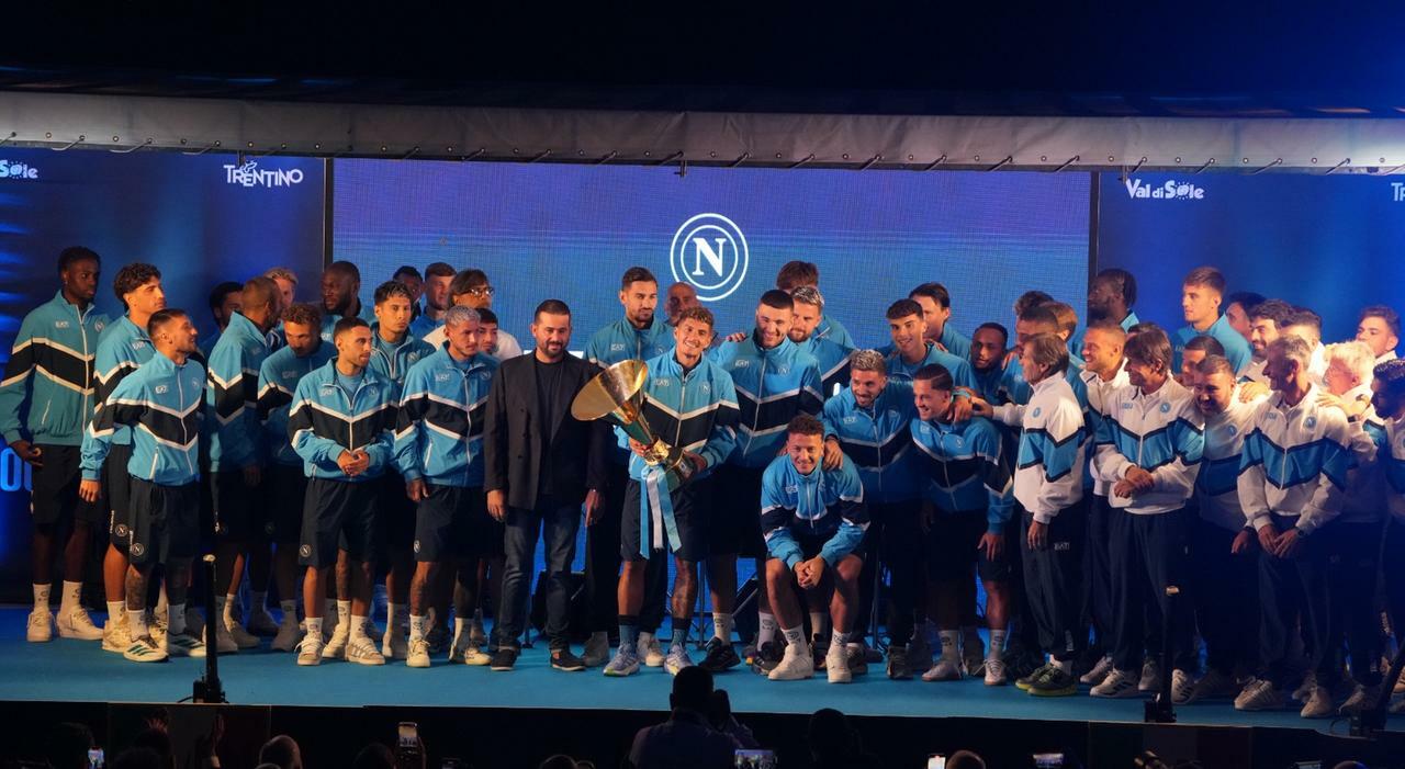 Il nuovo Napoli di Conte si presenta a Dimaro: «Vogliamo sempre rendervi orgogliosi»