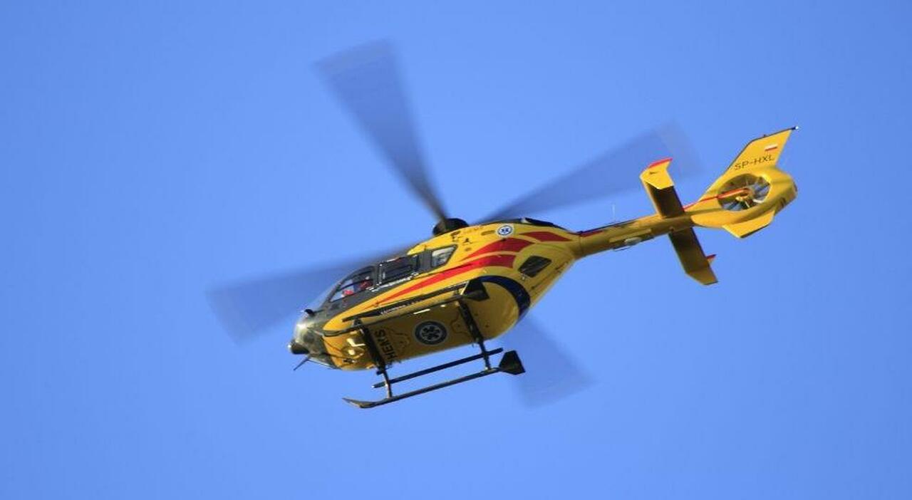 Sarnano, è nella Panda trainata da un trattore: l?auto si ribalta e vola nella scarpata Sarnano, è nella Panda trainata da un trattore: l?auto si ribalta e vola nella scarpata