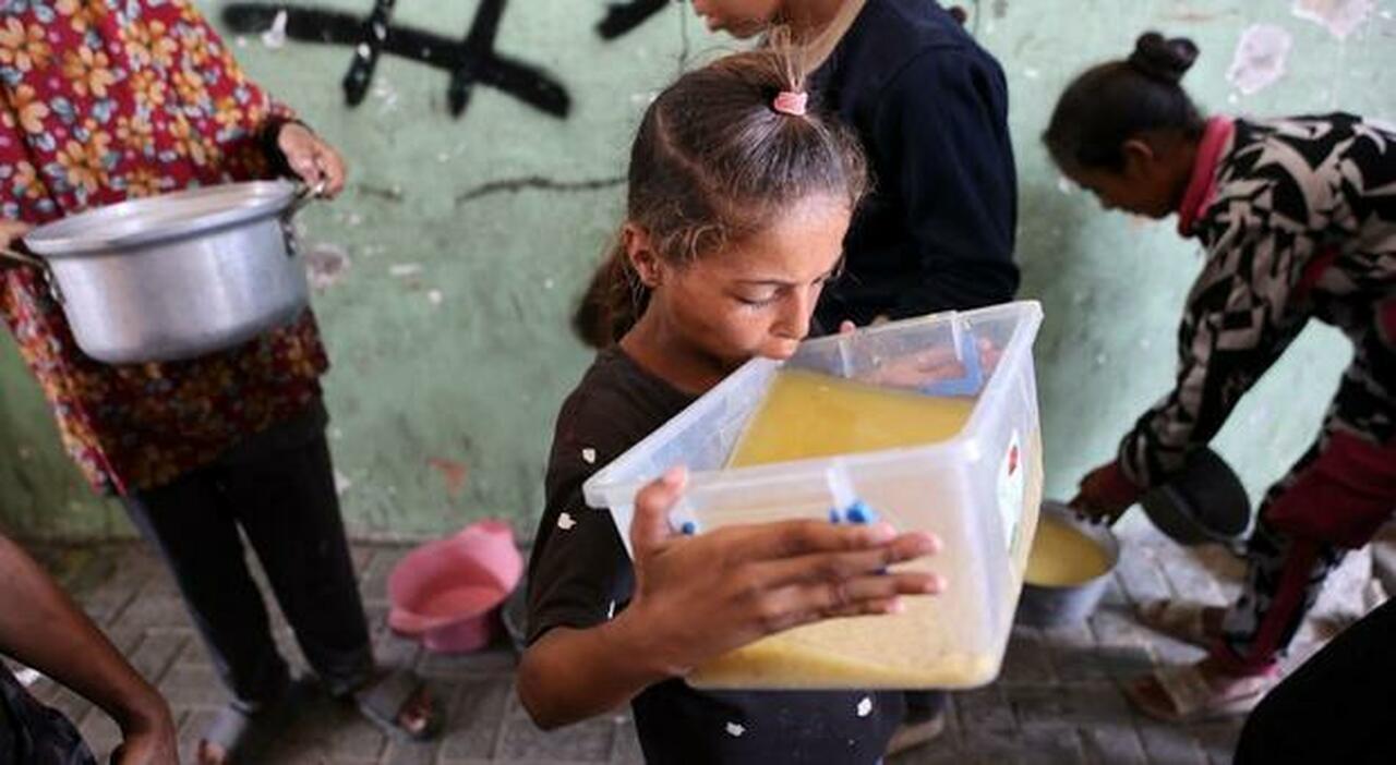 Israele riprende gli aiuti a Gaza, lanciati cibo e farmaci dall?alto: «Creeremo dei percorsi sicuri»