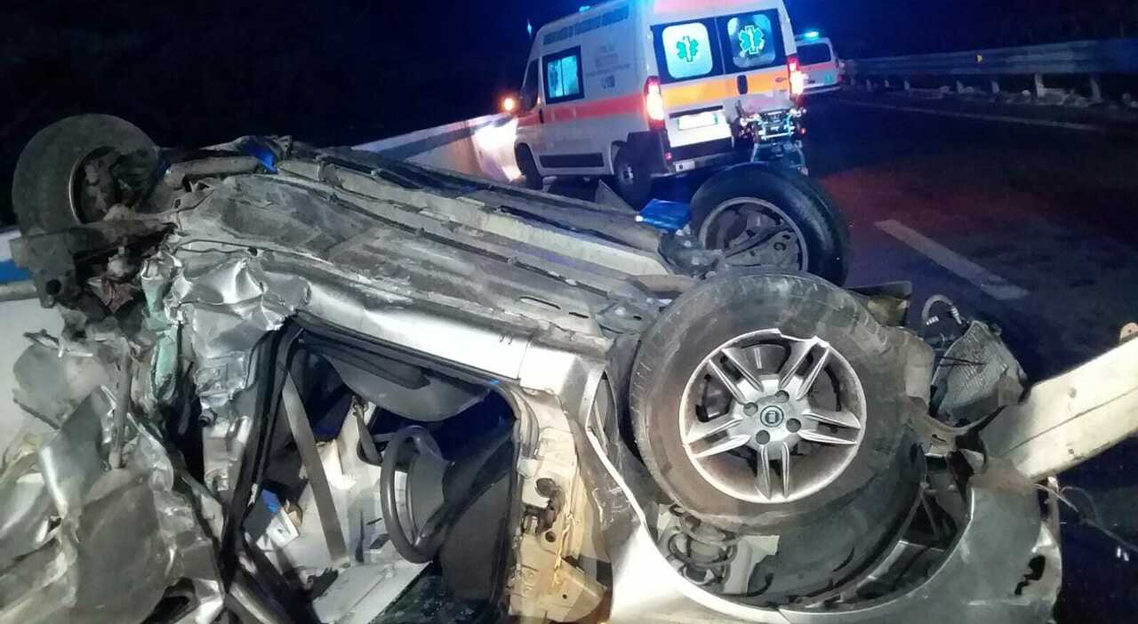 Tragico incidente nella notte in Puglia: scontro sulla Statale, muore una 33enne incinta Tragico incidente nella notte in Puglia: scontro sulla Statale, muore una 33enne incinta