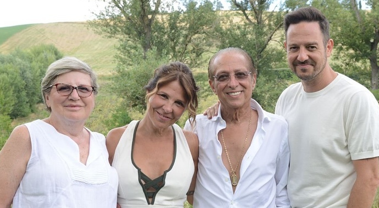 https://statics.cedscdn.it/photos/MED_HIGH/2025/07/27/8980921_27085607_non_servivano_grandi_palchi_luci_o_platee.ci_bastava_quello_che_conta_davvero_le_persone_che_.jpg