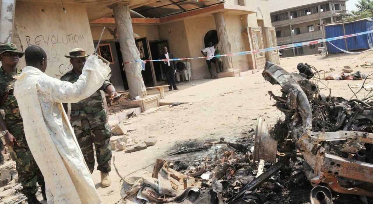 https://statics.cedscdn.it/photos/MED_HIGH/2025/07/27/8981138_27145123_strage_chiesa_congo.jpg