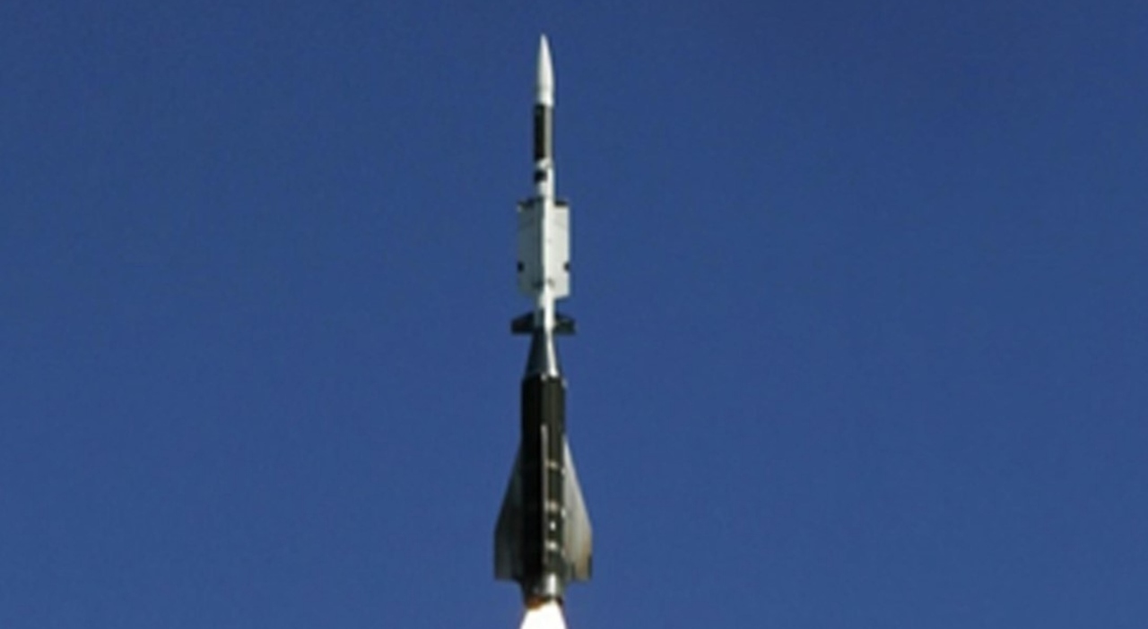 https://statics.cedscdn.it/photos/MED_HIGH/2025/07/27/8981140_27145545_missile.jpg