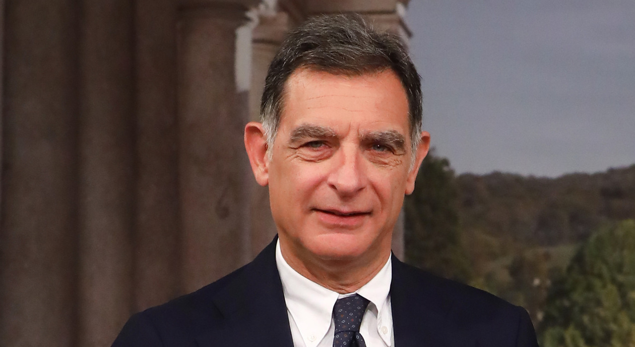 https://statics.cedscdn.it/photos/MED_HIGH/2025/07/27/8981165_27153541_tiberio_timperi_la_vita_in_diretta_peggior_programma_cosa_fa_oggi_rai_27_7_2025.jpg
