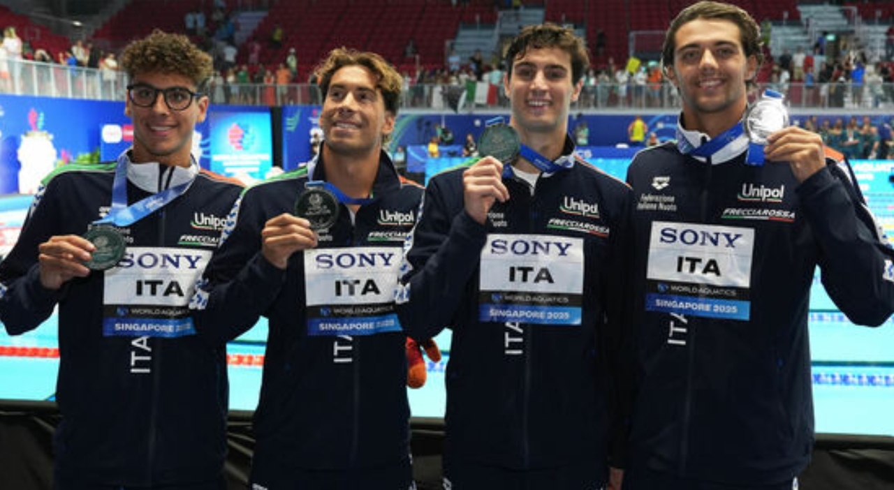 https://statics.cedscdn.it/photos/MED_HIGH/2025/07/27/8981197_27163546_mondiali_nuoto_argento_azzurri_4x100_brivido_nicolo_martinenghi_oggi_27_7_2025.jpg