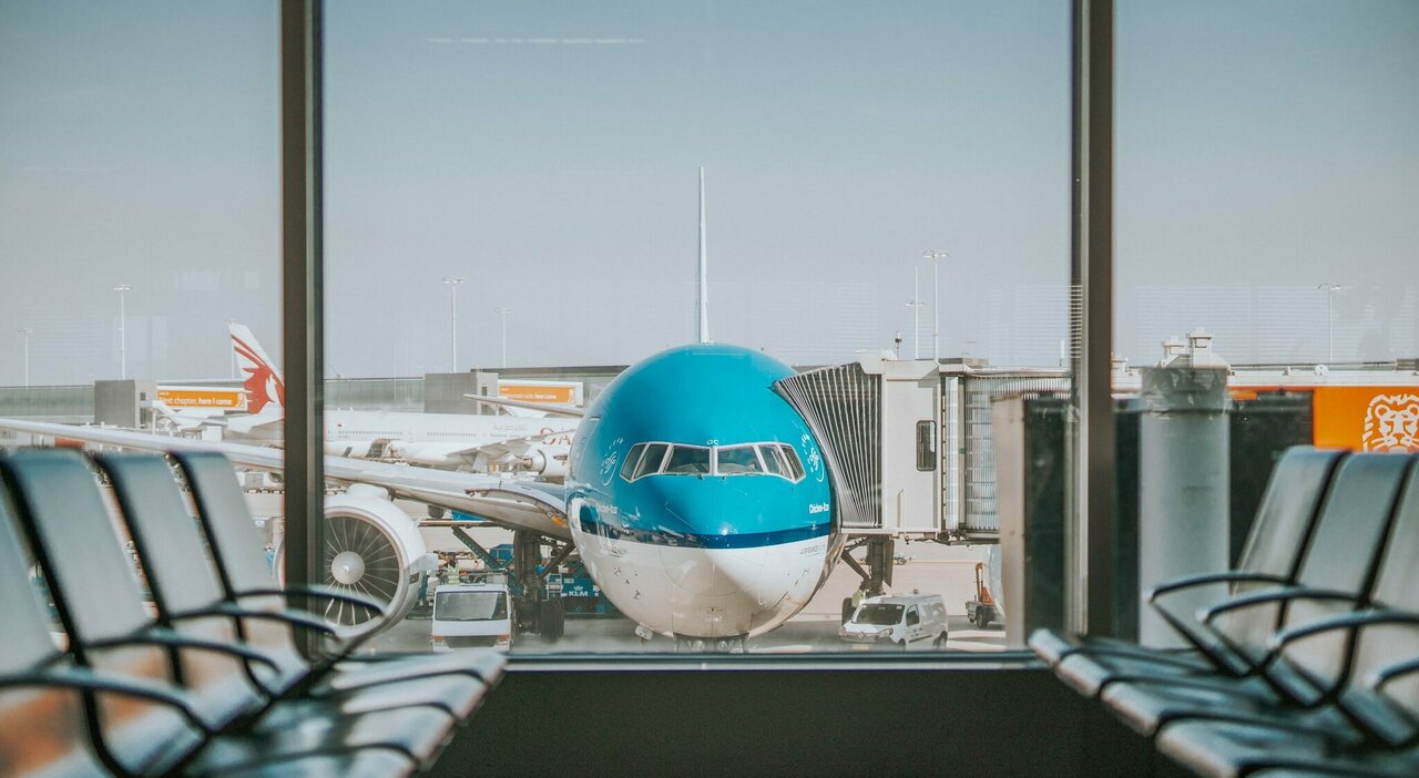 https://statics.cedscdn.it/photos/MED_HIGH/2025/07/27/8981223_27171306_airports_are_for_travel_hackers.jpg