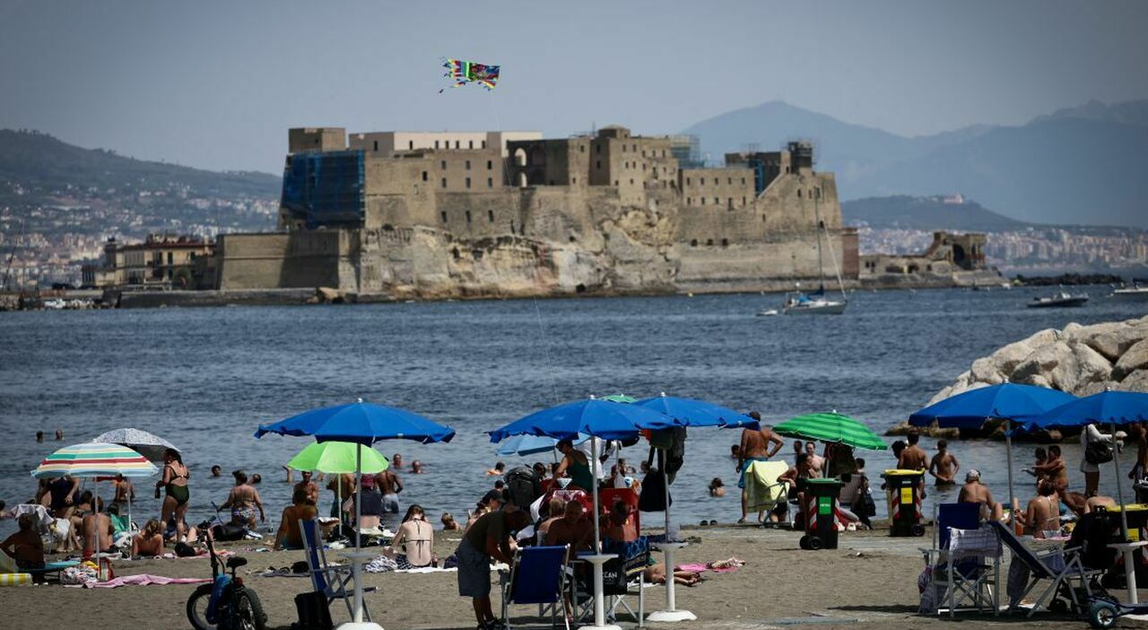 Napoli sposa il suo mare: da Bagnoli a San Giovanni la full immersion nel blu Napoli sposa il suo mare: da Bagnoli a San Giovanni la full immersion nel blu