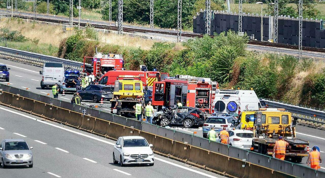 https://statics.cedscdn.it/photos/MED_HIGH/2025/07/27/8981345_27193039_auto_contromano_a4_morti_chi_sono_dinamica_incidente_oggi_27_7_2025.jpg