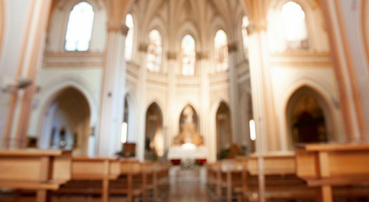 https://statics.cedscdn.it/photos/MED_HIGH/2025/07/28/8982554_28121247_violenza_sessuale_minore_parrocchia_sacerdote_arrestato_abusi_cosenza_oggi_28_7_2025.jpg