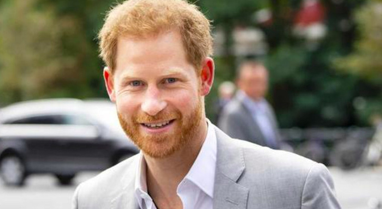 https://statics.cedscdn.it/photos/MED_HIGH/2025/07/28/8982749_28151519_7583419_19174616_principe_harry.jpg