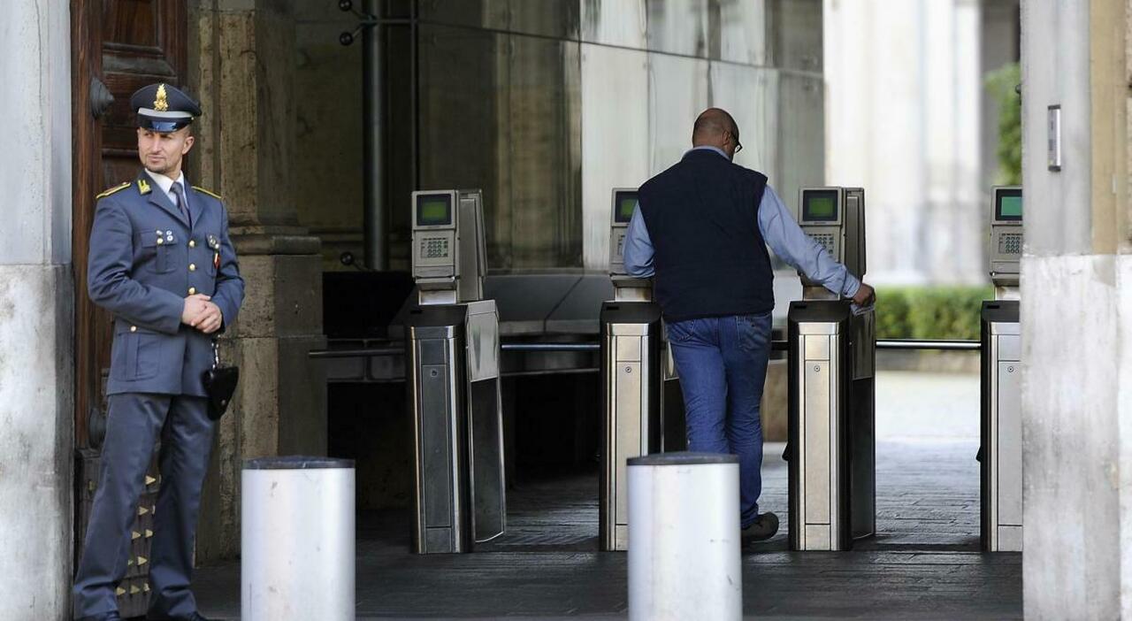 stipendi statali salta il tetto di 240mila euro all anno la consulta norma illegittima