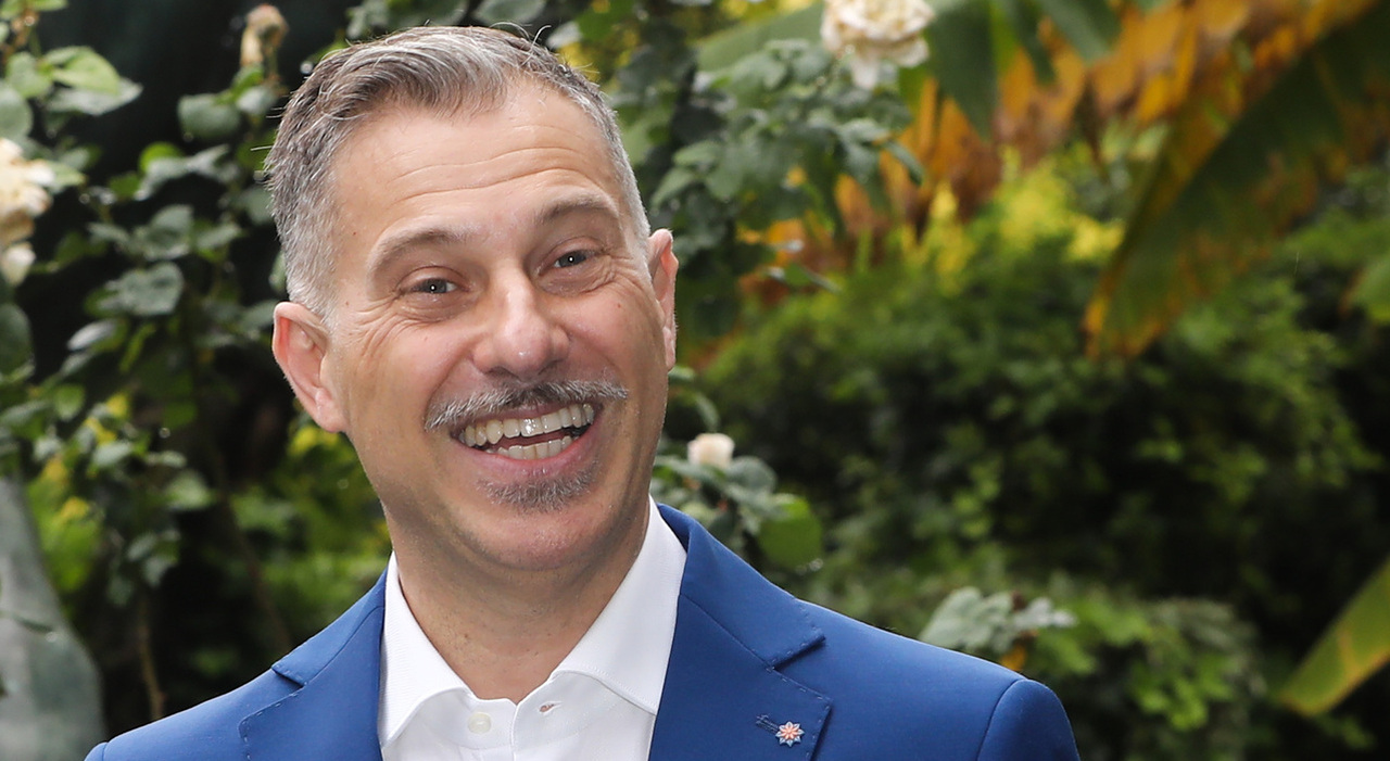 Gabriele Corsi compie 54 anni, la malattia del papà, le lacrime a Sanremo, la lite con Valeria Graci e il ?caso? Domenica In: «Ho cominciato a piangere troppo tardi» Gabriele Corsi compie 54 anni, la malattia del papà, le lacrime a Sanremo, la lite con Valeria Graci e il ?caso? Domenica In: «Ho cominciato a piangere troppo tardi»