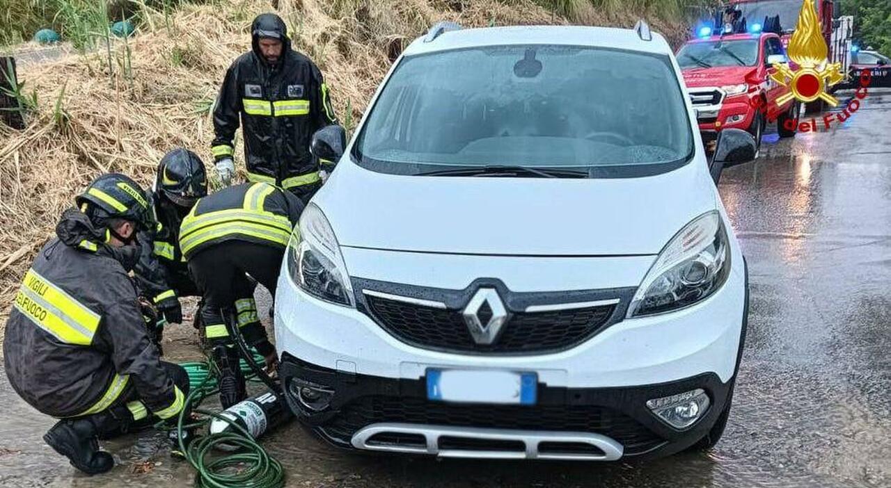 Lo scooter scivola per il temporale, lei piomba sull Lo scooter scivola per il temporale, lei piomba sull