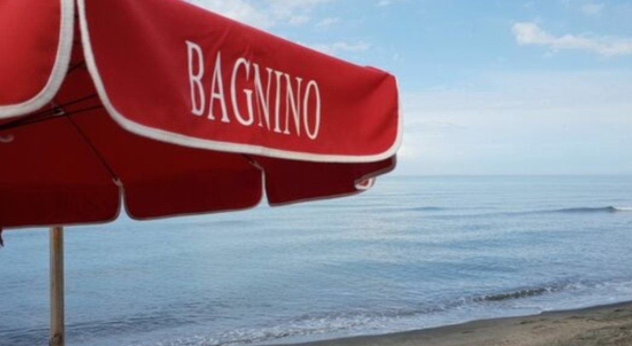 https://statics.cedscdn.it/photos/MED_HIGH/2025/07/29/8984683_29141148_muore_affogato_mare_paestum_bandiera_rossa_salerno_oggi_29_7_2025.jpg