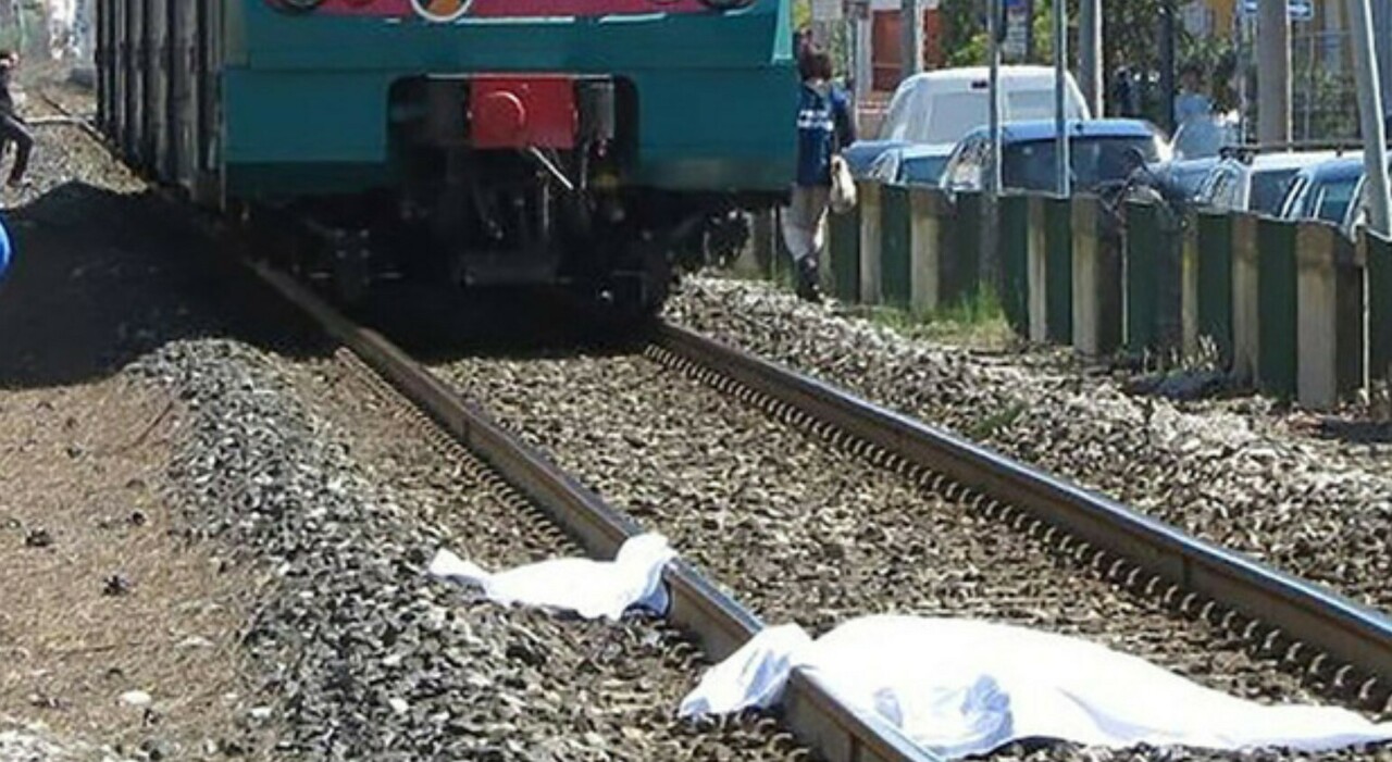 https://statics.cedscdn.it/photos/MED_HIGH/2025/07/29/8984845_29170423_treno.jpg