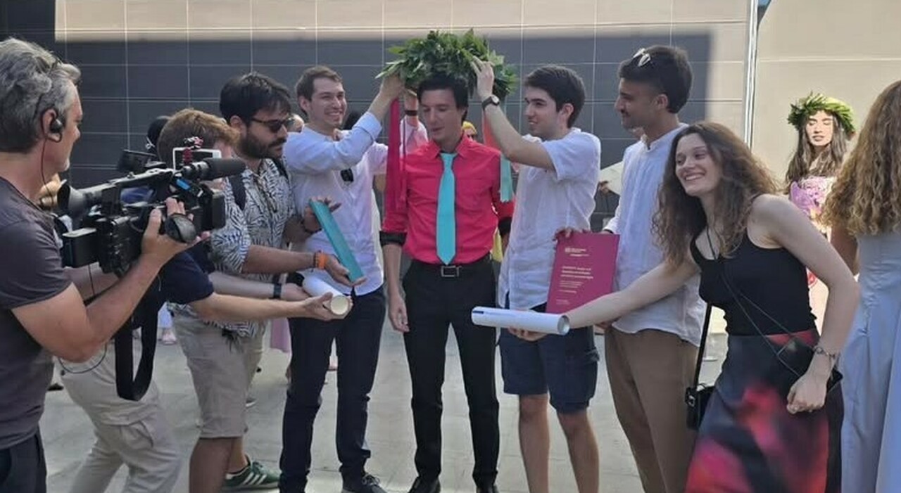 Due lauree nello stesso giorno, il traguardo di Alessandro Pippa: «Studio dalle 8 all Due lauree nello stesso giorno, il traguardo di Alessandro Pippa: «Studio dalle 8 all