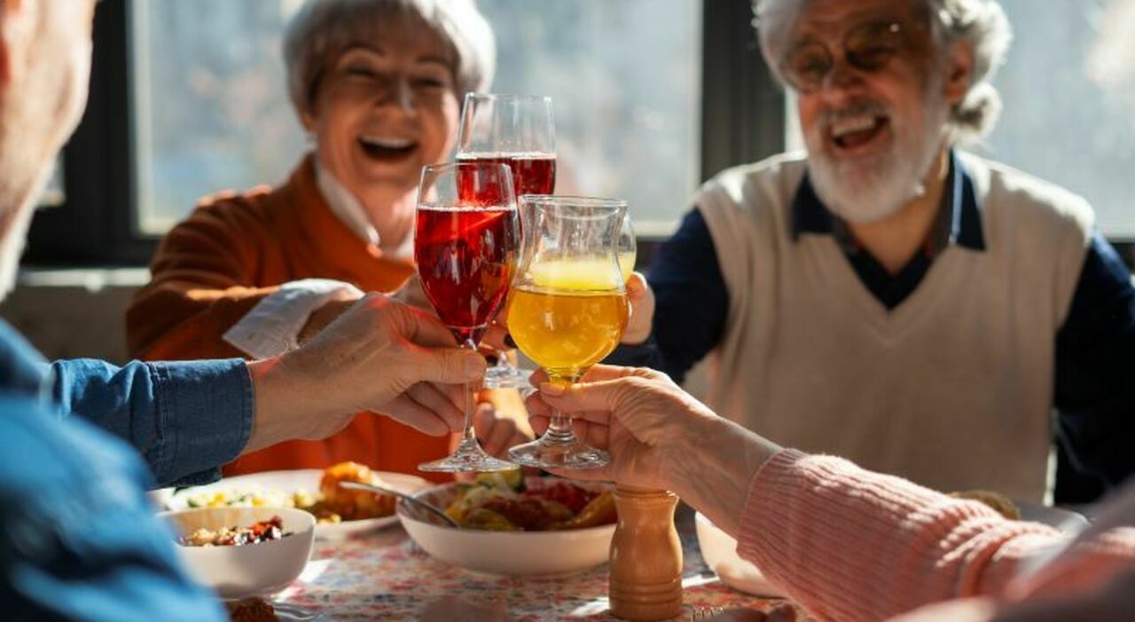 Pranzo di Ferragosto per gli anziani soli a Roma: «Un momento di umanità». Quali i Municipi coinvolti, i posti disponibili e ?come prenotare Pranzo di Ferragosto per gli anziani soli a Roma: «Un momento di umanità». Quali i Municipi coinvolti, i posti disponibili e ?come prenotare