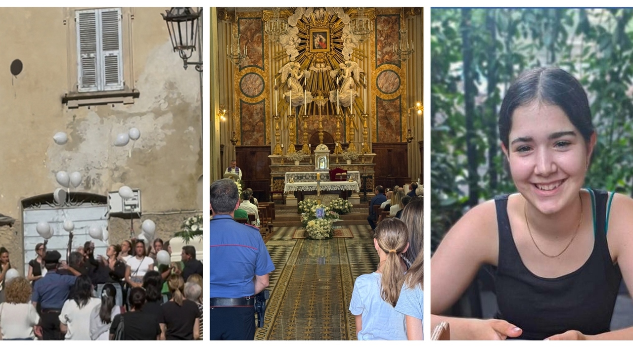 Acquaviva, palloncini bianchi per Sara Lea: al funerale della turista di 16 anni morta in scooter c Acquaviva, palloncini bianchi per Sara Lea: al funerale della turista di 16 anni morta in scooter c