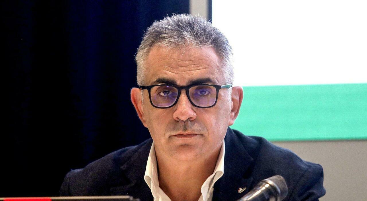 West Nile, come difendersi dalle zanzare? Pregliasco: «Repellenti, niente dopobarba e rinunciate agli abiti dai colori sgargianti» West Nile, come difendersi dalle zanzare? Pregliasco: «Repellenti, niente dopobarba e rinunciate agli abiti dai colori sgargianti»