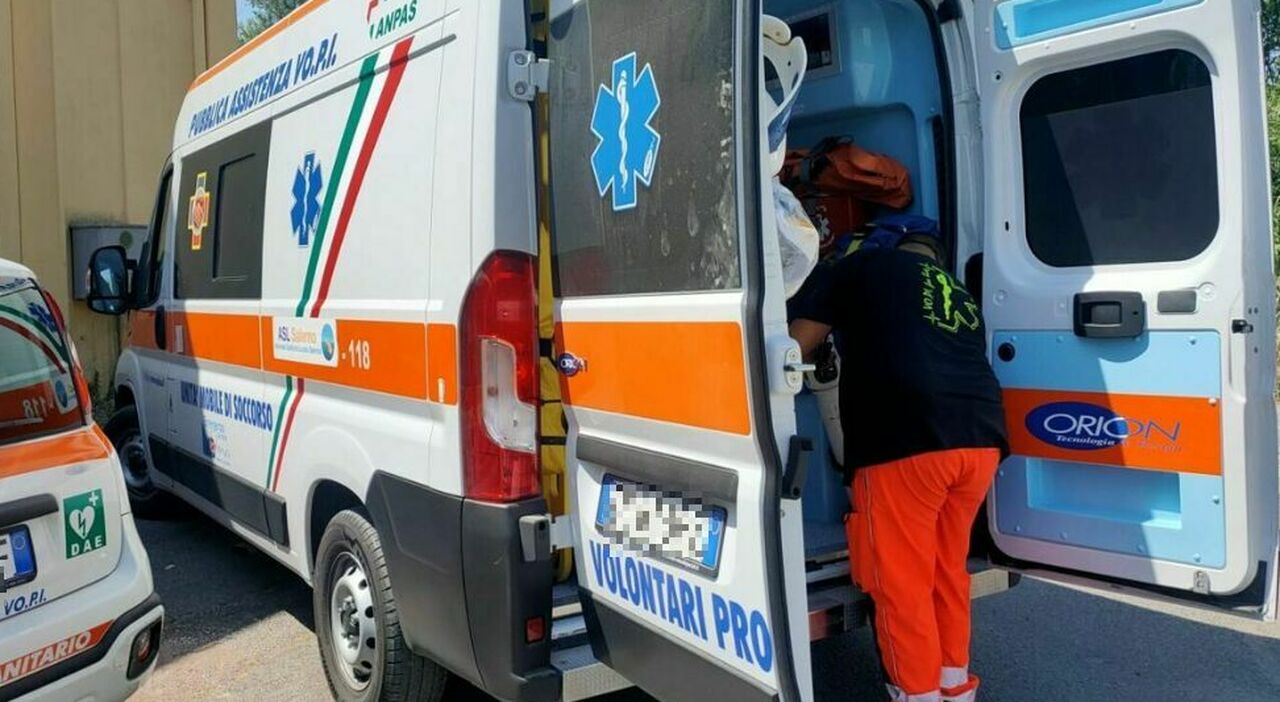 https://statics.cedscdn.it/photos/MED_HIGH/2025/07/31/8988381_31090327_benzina_si_da_fuoco_in_strada_pontecagnano_salerno_oggi_31_7_2025.jpg