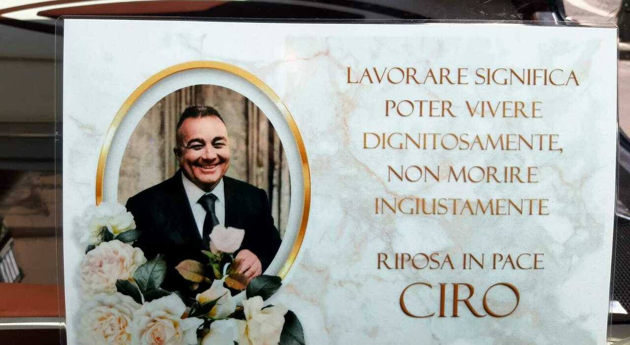 operai morti al rione alto dolore a calvizzano per l ultimo saluto a ciro pierro una morte cos236 ingiusta