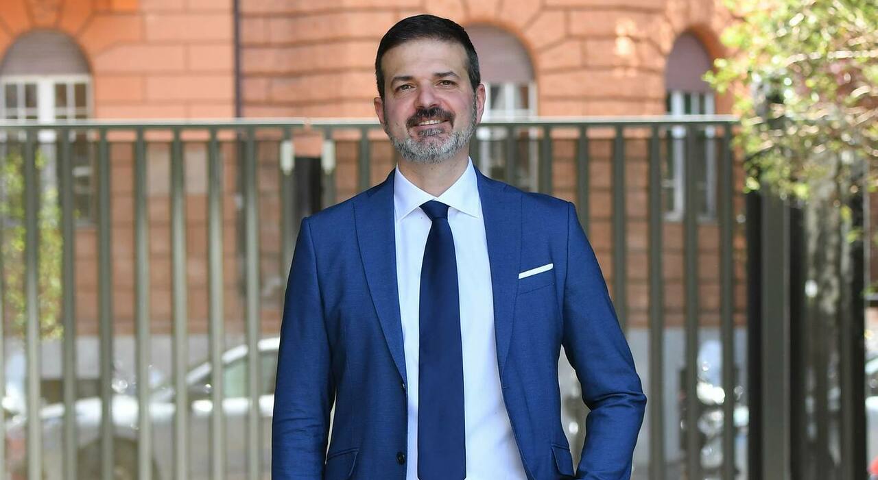 https://statics.cedscdn.it/photos/MED_HIGH/2025/07/31/8988444_31103052_andrea_stramaccioni_ex_allenatore_inter_salva_ragazze_annegamento_puglia_oggi_31_7_2025.jpg