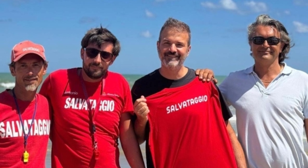 Stramaccioni salva due ragazze che stavano annegando: «Ho percepito subito il pericolo». Cosa è successo